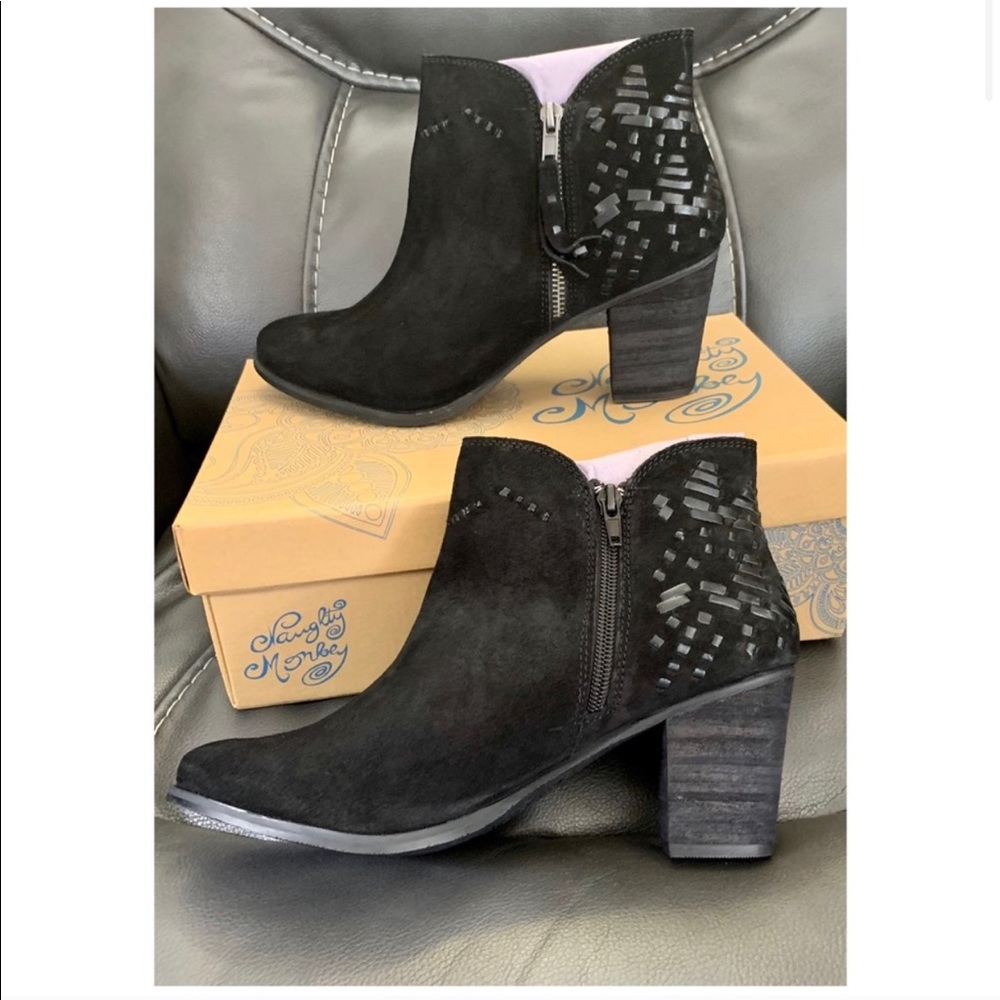 Naughty Monkey 🙊 Blk Stitch-Accent Suede Booties
